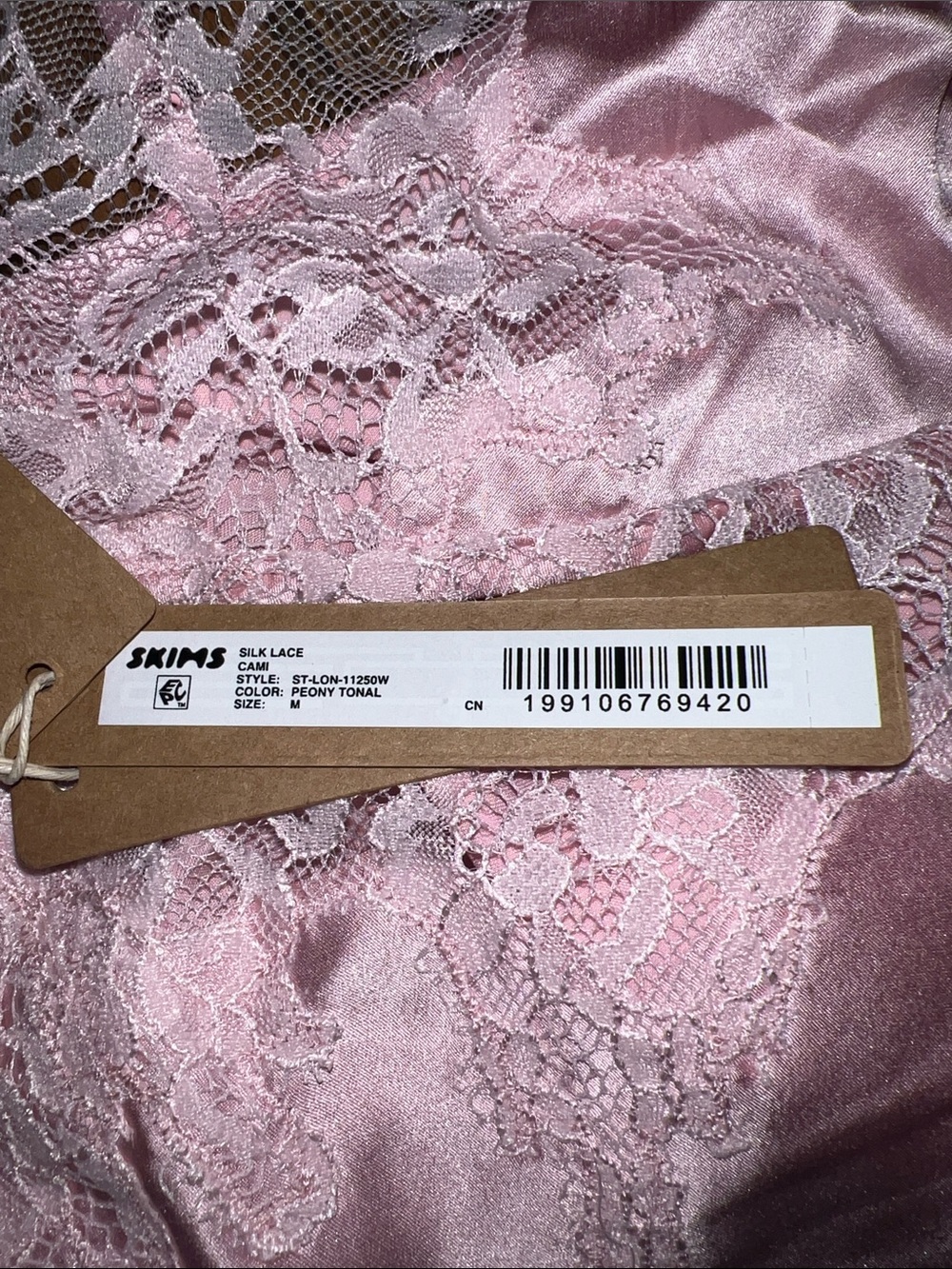 SKIMS Peony Pink Silk Lace Cami & Shorts Sleep Set Lingerie Size Medium NWT - Picture 4 of 10